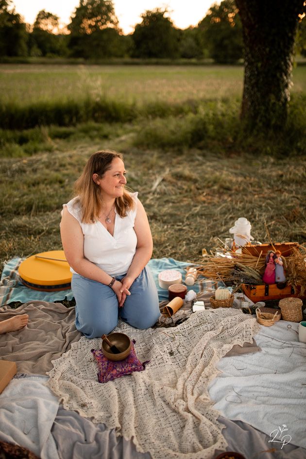 Animation de cercle de femmes, facilitatrice blessingway, reportage photo blessingway