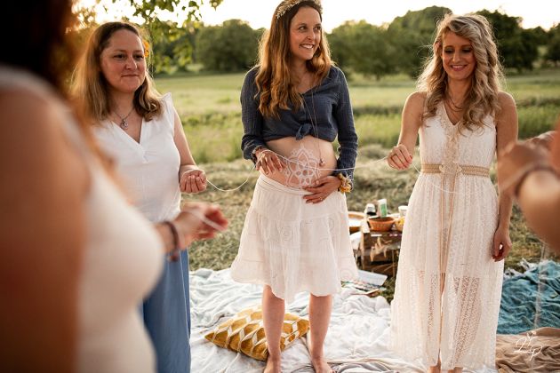 rituel du lien, encrage, connexion, sororité, cercle de femmes, féminin sacré, féminisme