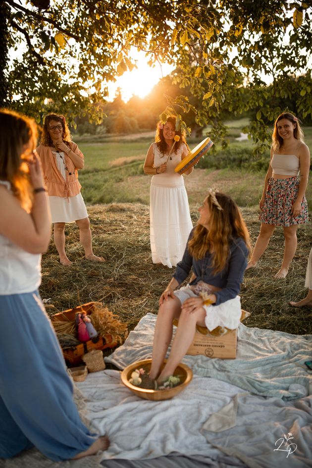 Cercle de femme enceinte, rituel, blessingway, célébration, grossesse