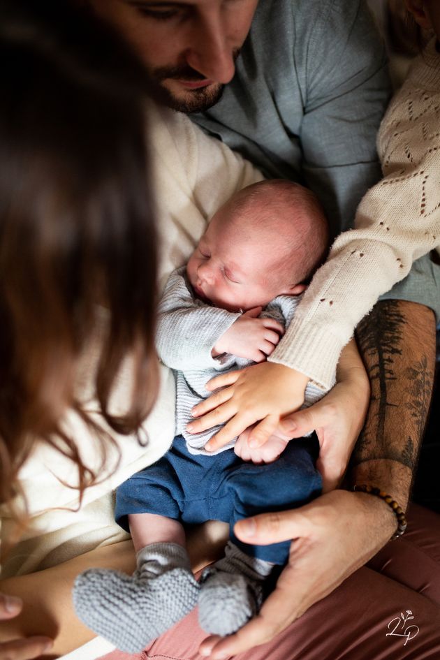 photographe bébé, Saint-Louis, séance photo naissance en famille, à domicile