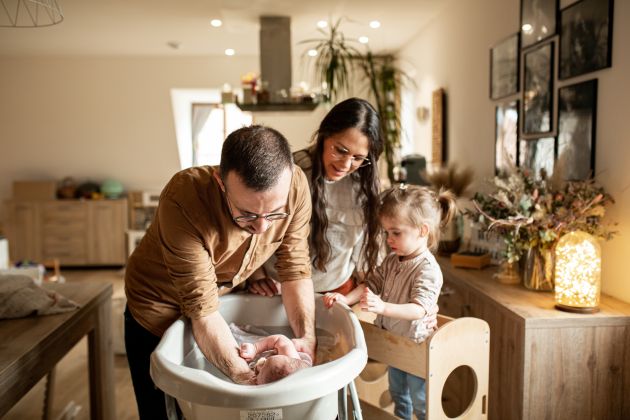 Reportage naissance, lifestyle, domicile, bain de bébé, Thann, Haut-Rhin