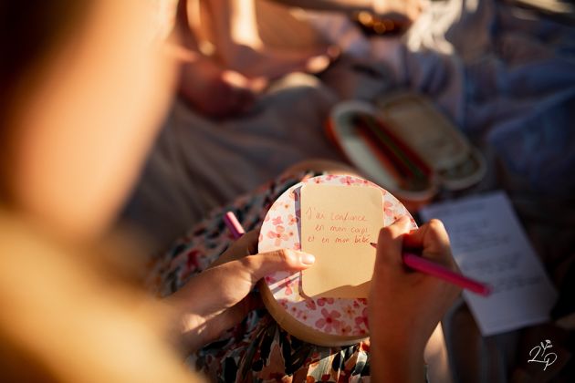 Mantra postpartum, rituel, intention, grossesse