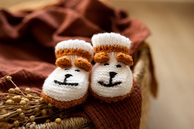 Détail photo de naissance, chaussons en tricot, Haut-Rhin, Alsace