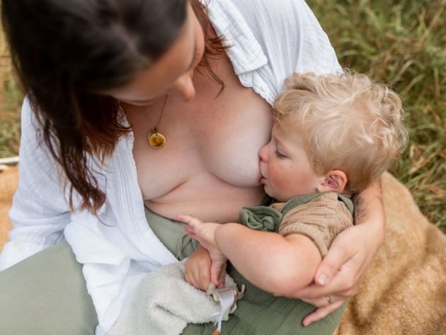 Photographe d'allaitement à Thann, Haut-Rhin
