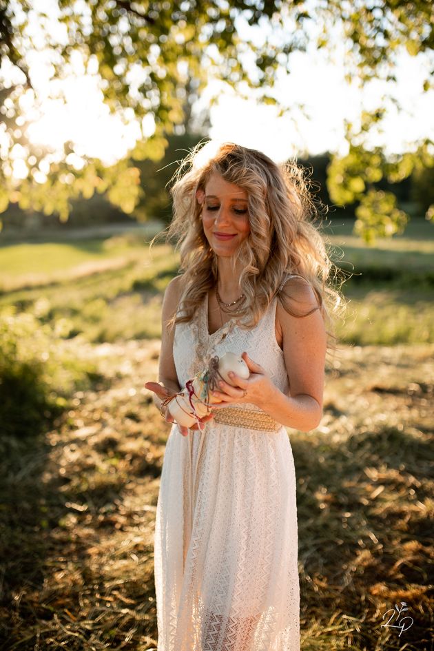 Portrait de femme, cercle de femmes, blessingway, rituel de la bougie, bougie de naissance, birthcandle