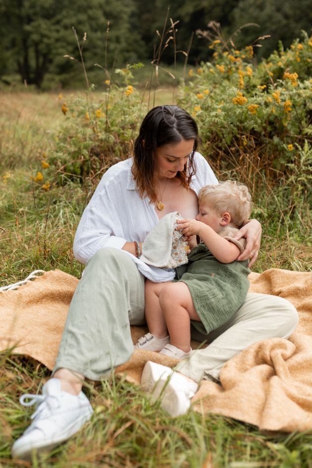 Séance photo allaitement, maman bébé à Thann dans le Haut-rhin