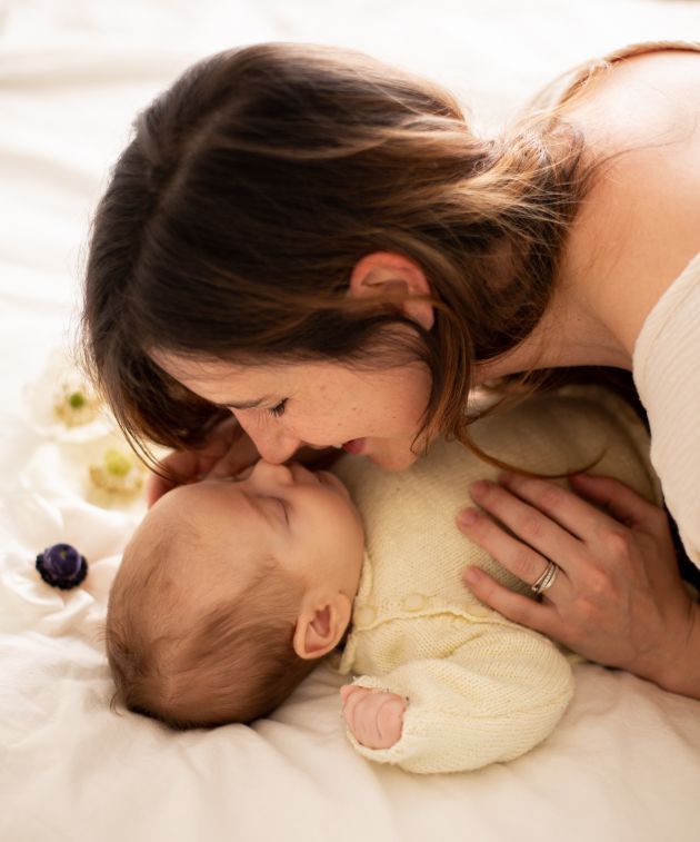 séance maman bébé, photo nouveau né maternité, maternage proximale, forfait photo naissance, Bartenheim, Haut-Rhin