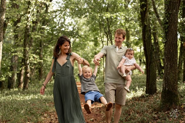 Photographe de famille Mulhouse, Lauriane Pujo, shooting famille en forêt