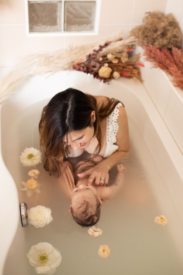 bain maman bébé, bain de lait fleuri, photo maman bébé, Thann, Haut-Rhin