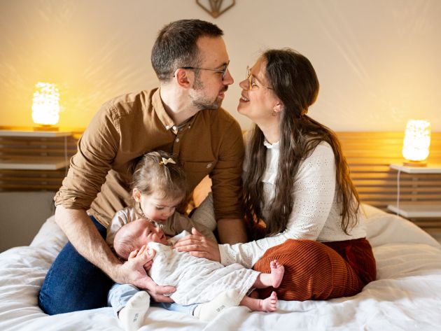 Lifestyle famille à domicile, forfait photo naissance, photographe bebe