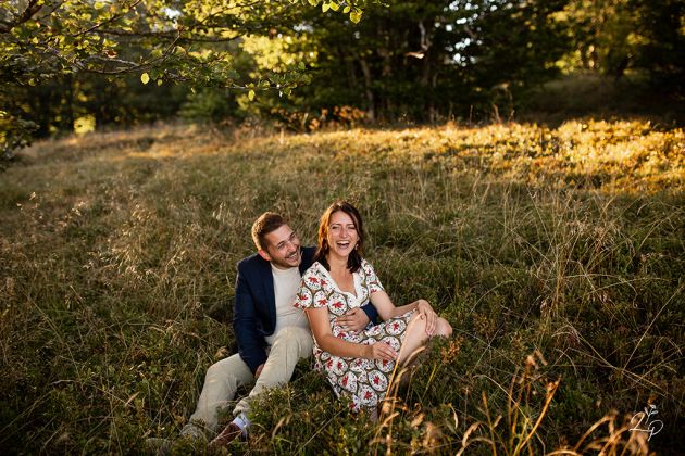 photographe Lauriane Pujo -  Couple engagement - Séance photo dans les Vosges pour faire-part de mariage 
