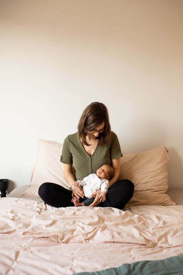 Portrait maman bébé, domicile, photo nouveau né maternité, Riedisheim, Haut-Rhin