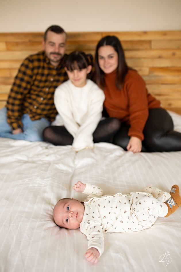 Reportage photo nouveau né, lifestyle à la maison, portrait de famille lifestyle, photo famille originale,Belfort, Territoire de Belfort, famille