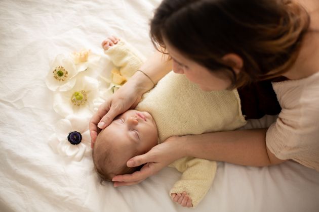 Portrait maman bébé, séance nouveau né, photo nouveau né maternité, Sierentz, Haut-Rhin