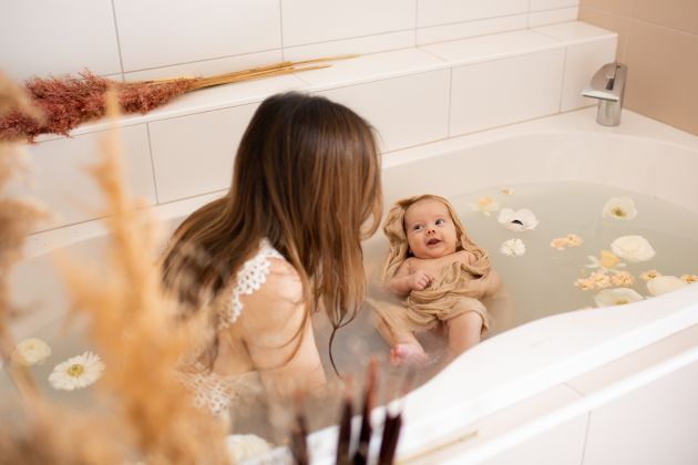 Bain de lait maman bébé, Thann, Haut-Rhin