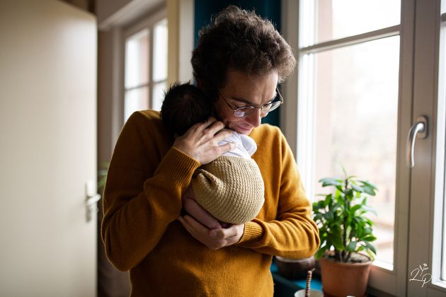 Photo papa bébé, forfait photo naissance, reportage photo naissance, lifestyle, à domicile, Colmar, Haut-Rhin