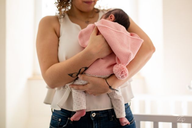 Détail maman bébé, prix photo naissance, Mulhouse, Haut-Rhin