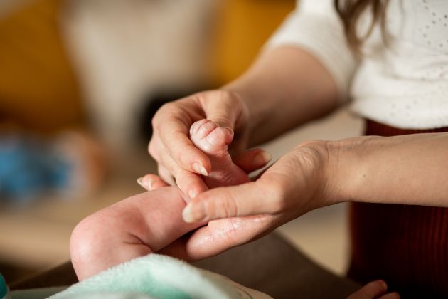 Reportage photo nouveau né lifestyle, à domicile, Cernay, Haut-Rhin