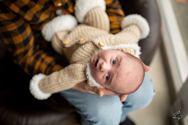 Portrait bébé, photo papa bébé, à la maison, Territoire de Belfort