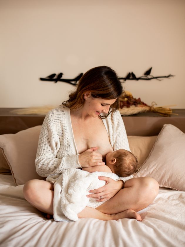 Séance photo allaitement, peau à peau, maman bebe, à domicile, cocon, Thann, Haut-Rhin