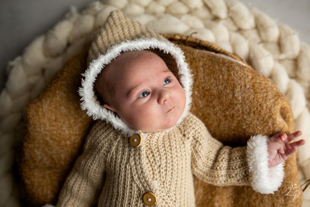 Portrait bébé accessoirisé, nouveau né panier, posing naturel, Thann, Haut-Rhin
