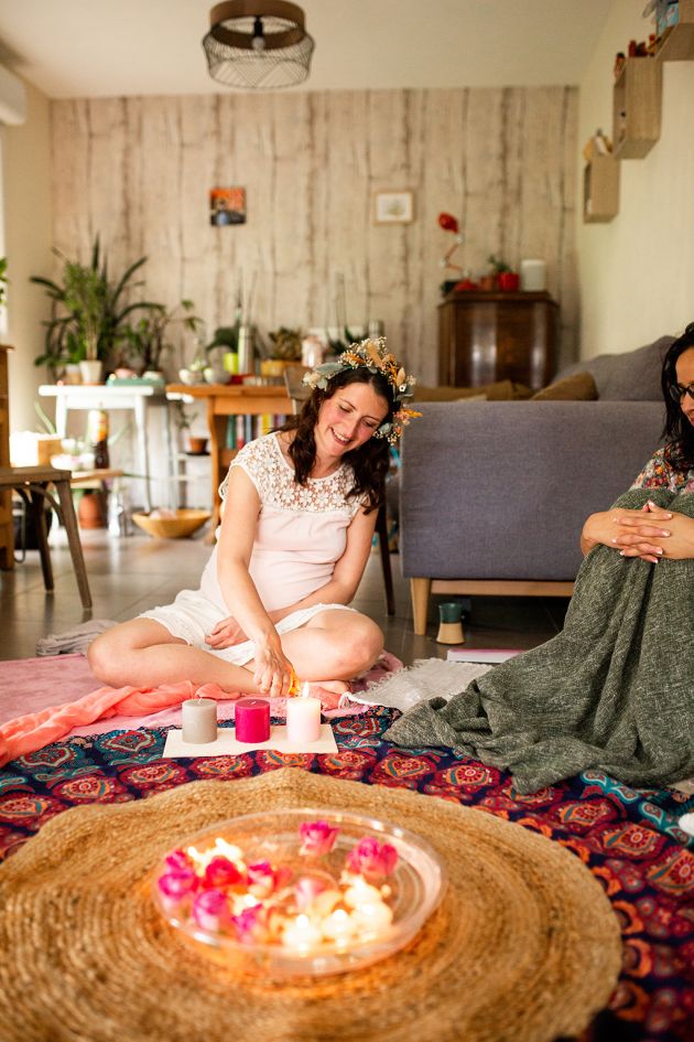 Reportage photo blessingway, rituel, bougies, cérémonie de grossesse, cercle de femme