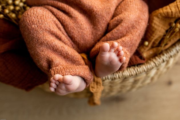 Détail photo nouveau né, pieds de bébé, Thann, Haut-Rhin