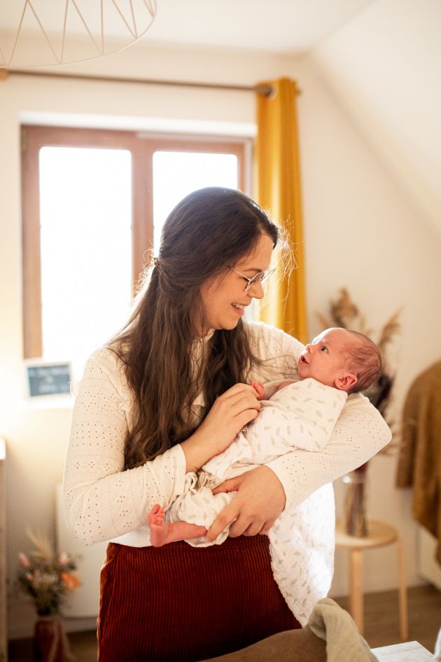 Portrait maman bébé, domicile, forfait photo naissance, Cernay, Haut-Rhin