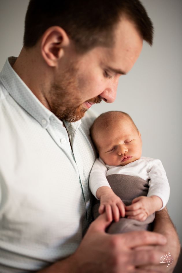 Portrait papa bébé, photo nouveau né maternité, Mulhouse, Haut-Rhin