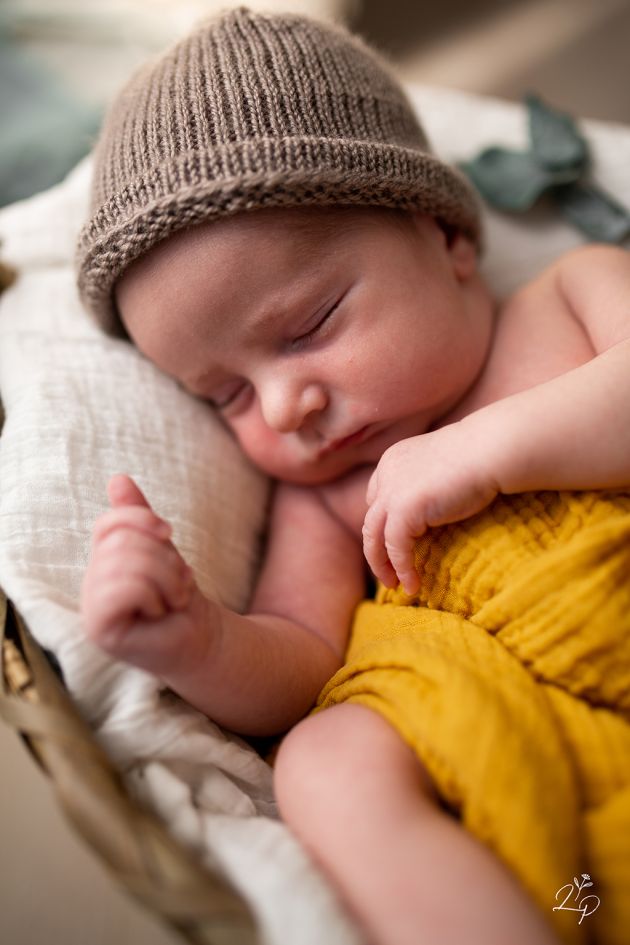 Portrait nouveau né original, à domicile, forfait photo naissance, maternité